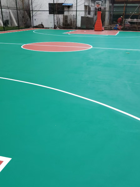 河西区街道 球场长期使用易出现地面开裂